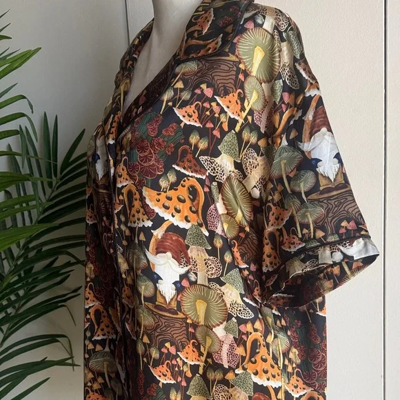 EARTHBOUND Trading Co. Mushroom & Gnome Button Up Shirt L - Picture 2 of 6